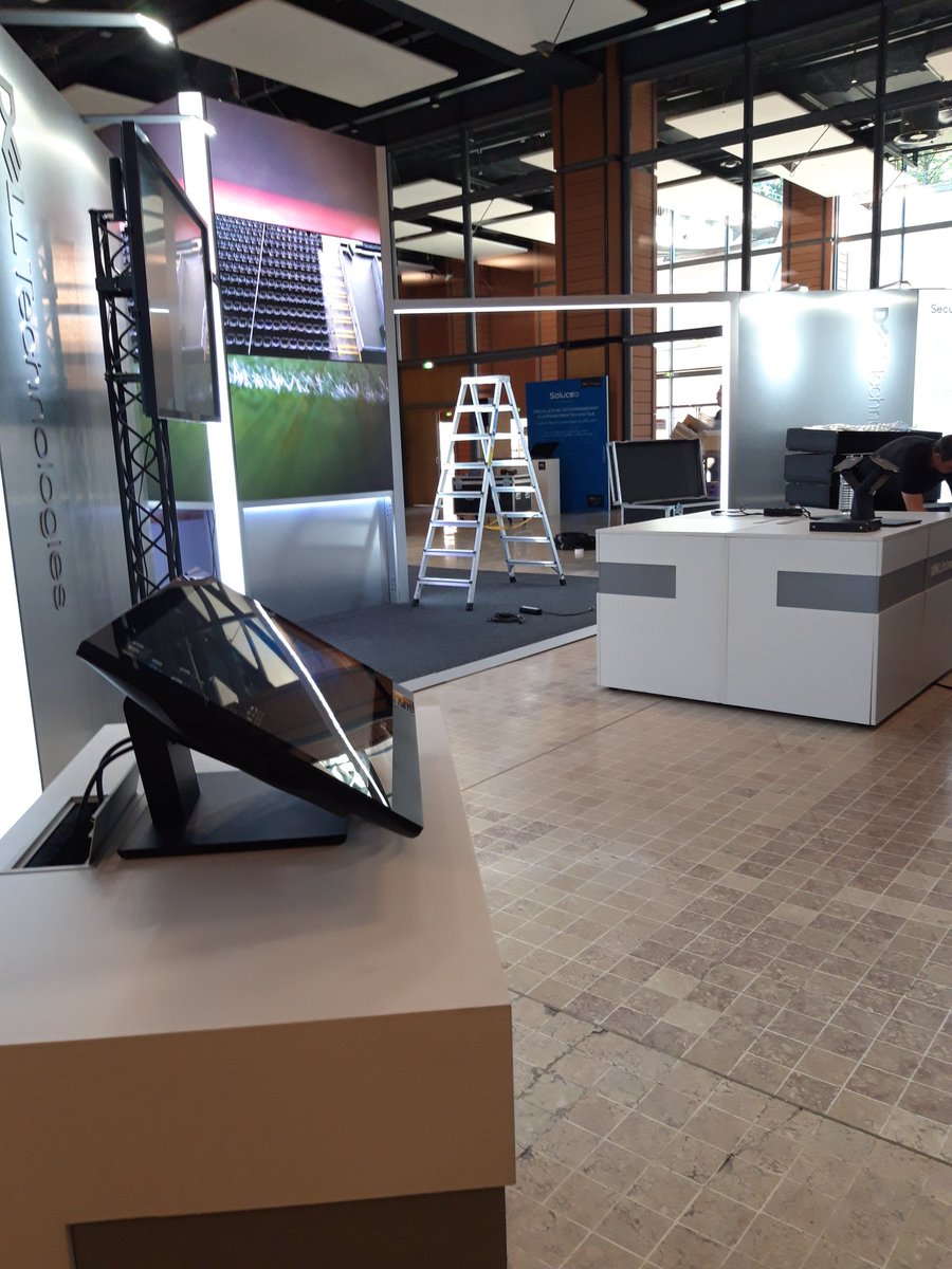 NadegeTAtDell's tweet photo. Encore quelques ajustements et nous serons prêts à vous accueillir au #DellTechForum de Lyon dès 8h30 demain. https://t.co/Y8ENTiIOXq