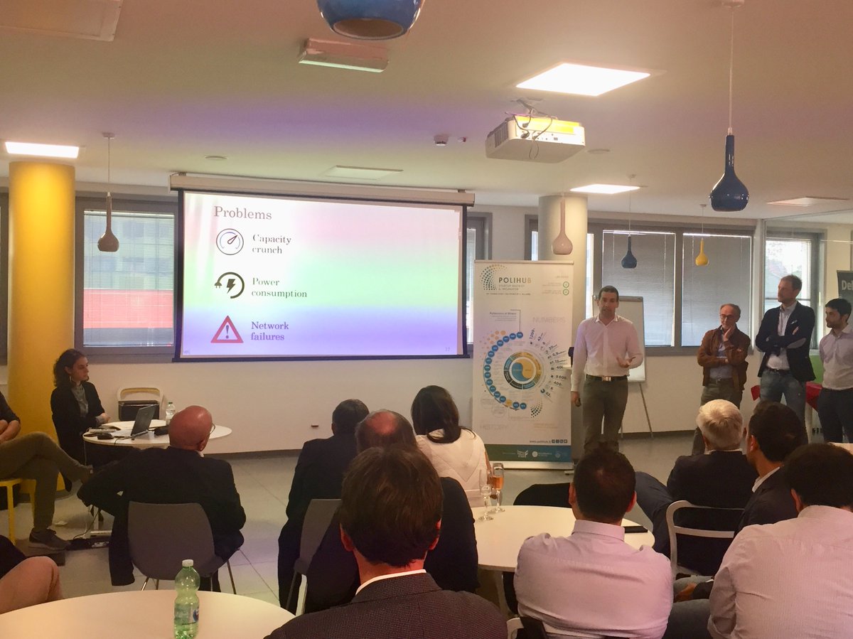 PoliHub's tweet photo. #EntrepreneurshipLab #PhotonPath presenta la propria soluzione: un chip con applicazioni nelle telecomunicazioni che consentono migliori performance https://t.co/UjnxciG85p