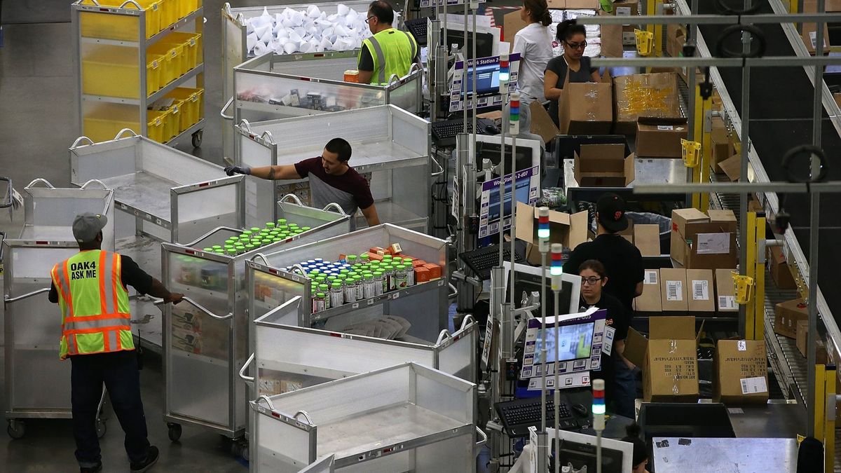 KaufmanLawCA's tweet image. Amazon&apos;s $15 minimum wage gives a lift to California&apos;s vast warehouse region.

#KaufmanLaw #MinimumWage #WageIssues #LivingWage 

 lat.ms/2Ow9vZ1