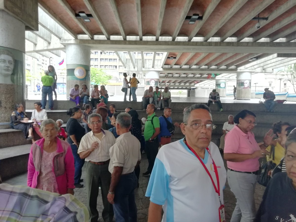 Punto_deCorte's tweet photo. #3Otc Pensionados, jubilados y sector salud se unieron en protesta por defensa de sus derechos salariales https://t.co/vxIyblJcFW