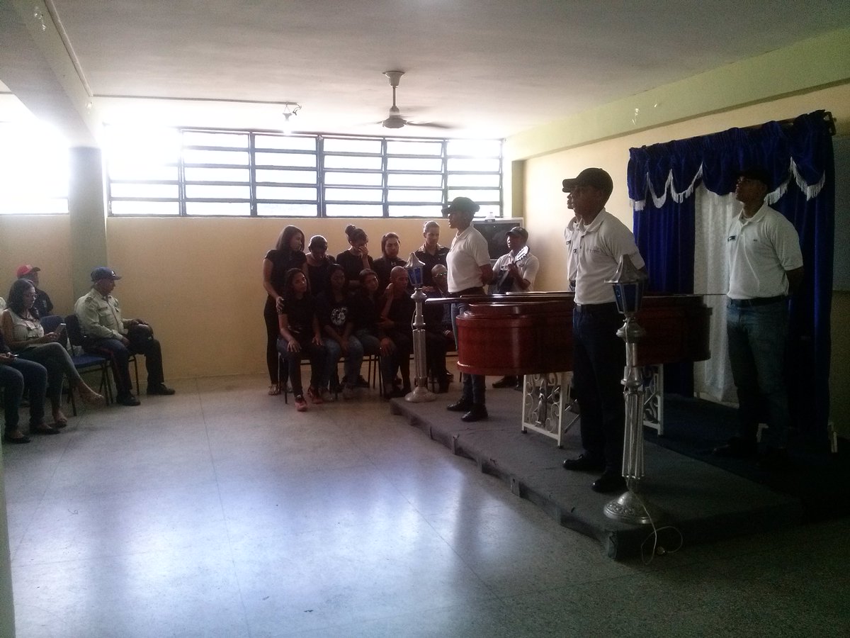 #3Oct | El día de hoy estudiantes del proceso I-2018  del pnf servicio de policía de la <a href="/UniversidadUNES/">UNES</a> #Carabobo realizaron acto de ceremonia post mortem a la hora del fallecimiento de un funcionario, en compañía de la @ONACarabobo, <a href="/VEN911Oficial/">VEN 911</a> y <a href="/CPNB_VECarabobo/">CPNB CARABOBO</a>