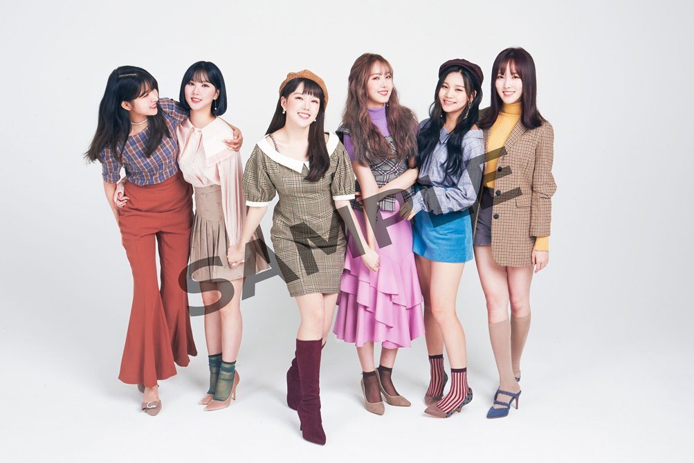 GFriendITA's tweet photo. Postcards e photocards del primo album Giapponese delle ragazze. 
#Memoria 
#GFRIEND
#Time_for_the_moon_night 

(fonte foto: GFRIEND Daily on Twitter) https://t.co/jeTeqHrl72