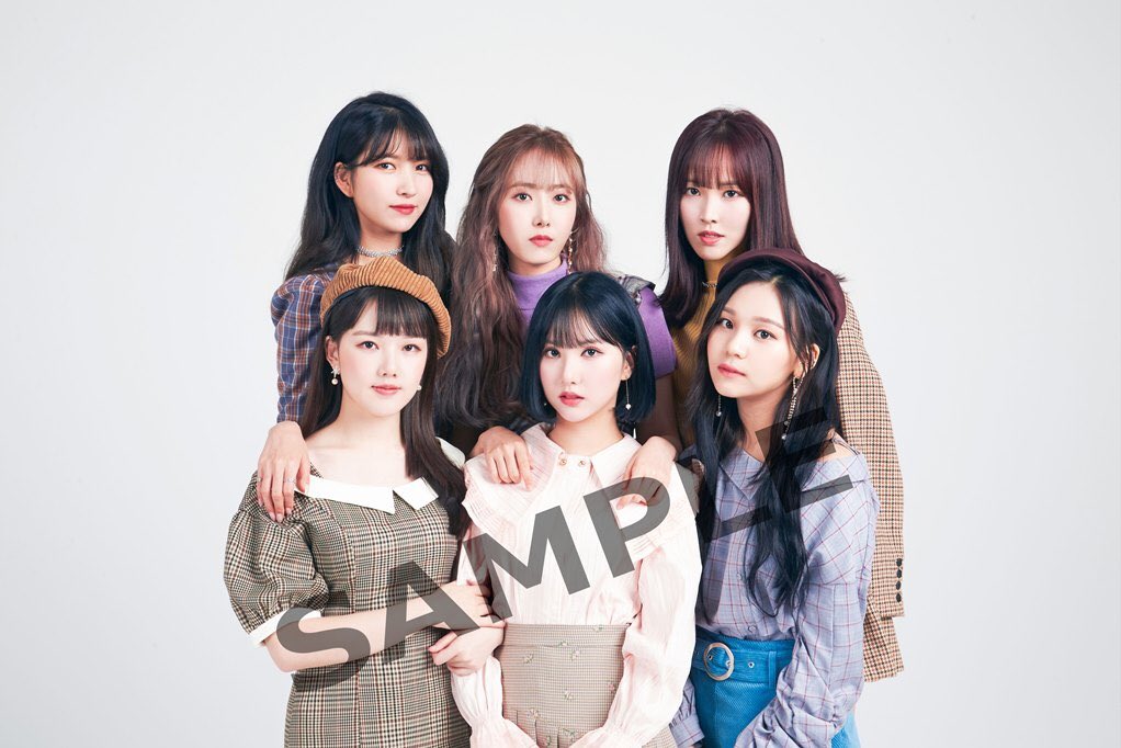 GFriendITA's tweet photo. Postcards e photocards del primo album Giapponese delle ragazze. 
#Memoria 
#GFRIEND
#Time_for_the_moon_night 

(fonte foto: GFRIEND Daily on Twitter) https://t.co/jeTeqHrl72