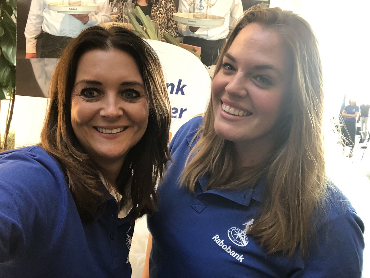 carremak's tweet photo. Vanavond organiseren wij het tweede diner voor onze leden, met medewerkers en andere betrokkenen als ober! Wat hebben we een leuke baan @vanessadlcroix. Bedienen met een lach! #Eetsmakelijk #GrowingABetterWorldTogether https://t.co/7UF5qg4cFo