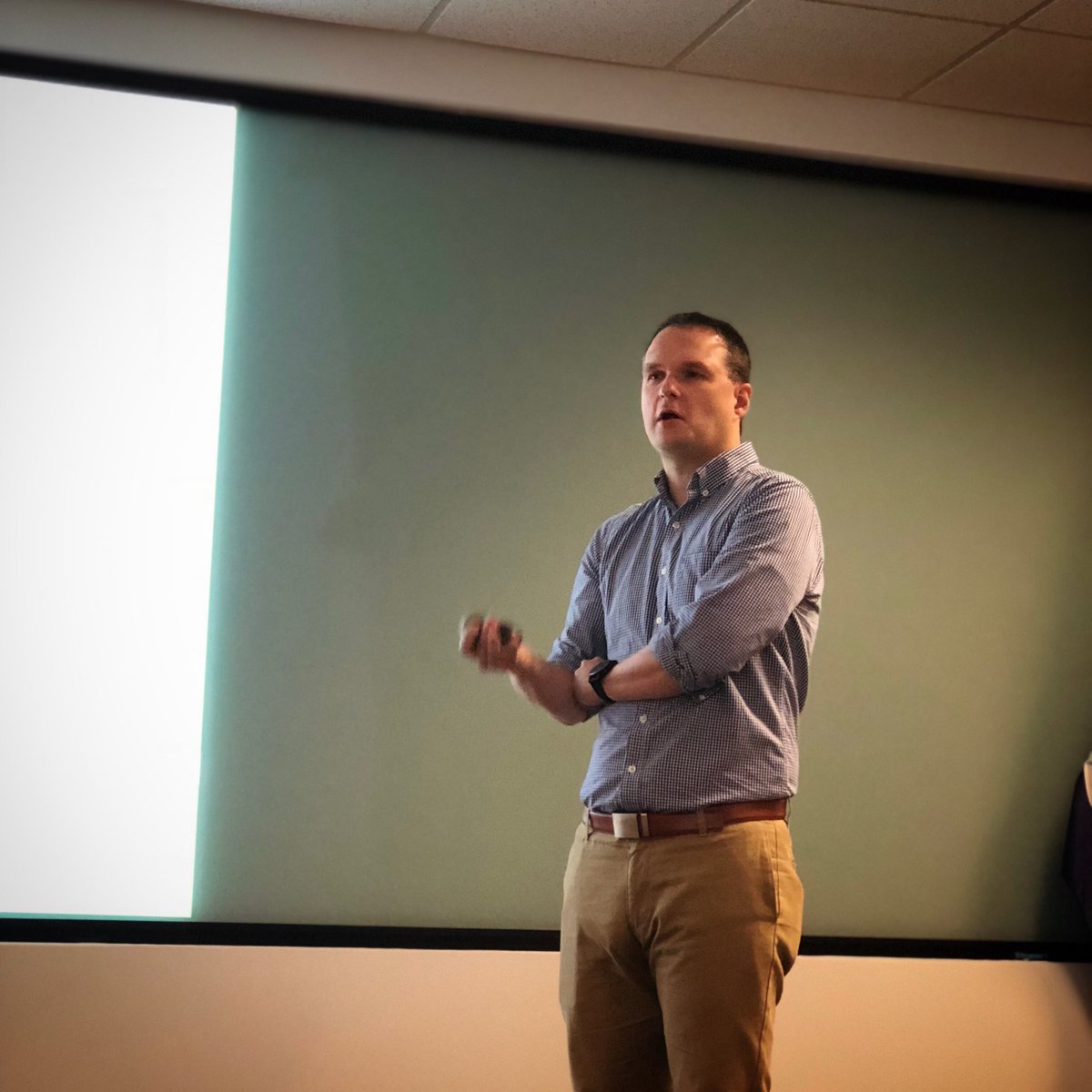 vmasc_odu's tweet photo. Discussing experiments to test whether #InternetOfThings enabled tech is safe for people with language development challenges and if it can be used to improve language skills of #autism spectrum disorder children, with implications for any number of #IOT users #SimulationForAll https://t.co/XOYoSDyenT