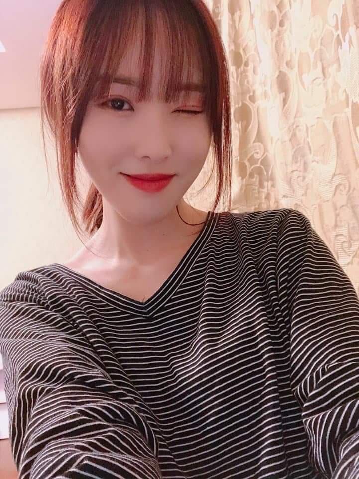 GFriendITA's tweet photo. Instagram Update.
#YuJu ha postato questa foto sulla pagina ufficiale delle #GFRIEND 

Sempre bellissima 💛
#Happy_Yuju_Day https://t.co/uRN0RXNGOW