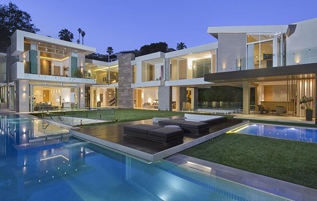 themoneystore's tweet photo. How do you feel about this #DreamHome? Comment your thoughts below! https://t.co/Mmwu79TlR4 https://t.co/ADSBLpsZz1