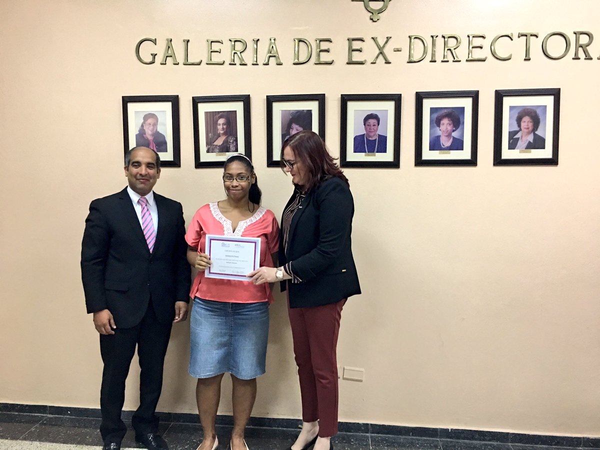 ITLARD's tweet photo. Rector José Armando Tavarez y Ministra Janet Camilo entregan certificados de beca a las beneficiarias de #SoftwareMujeres https://t.co/roBgLLvEWB