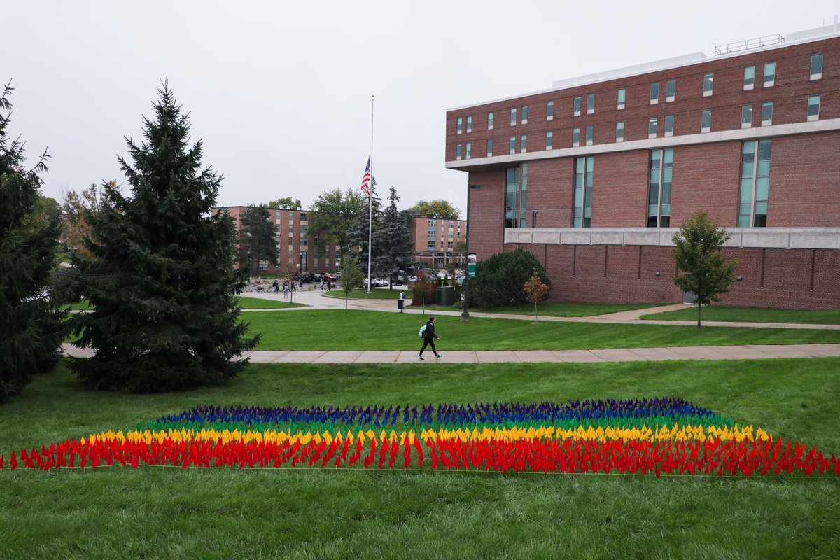 EasternMichU's tweet image. Each year, students and staff at Eastern create a huge rainbow display to show visibility by planting 2,600 mini flags in the ground near the Pray-Harrold Building.  Around campus? Be sure to stop by! #TRUEMU #OUTober