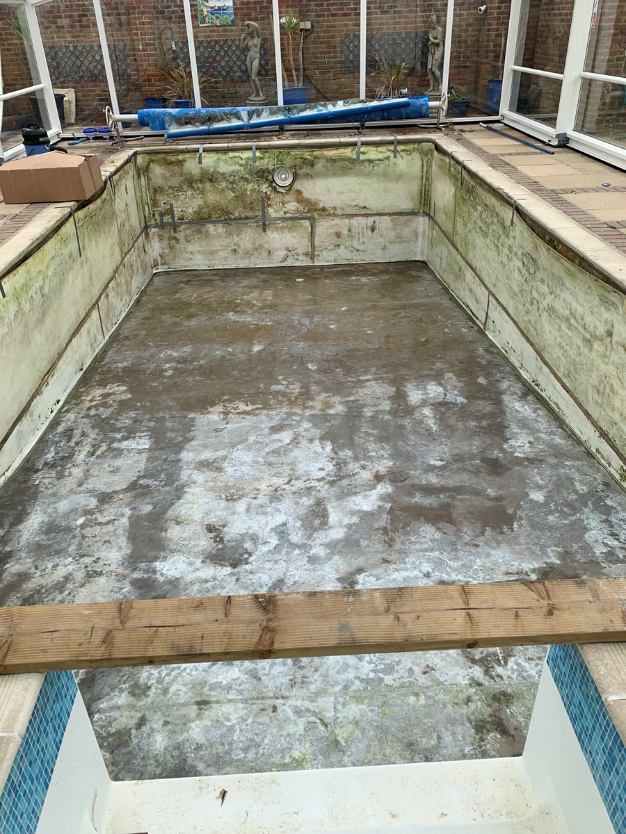 SummitLeisure's tweet image. A liner with Turtles.... this pool has been given a new lease of life with a new pool liner. This customer wanted turtles on the floor...  #poolliner #poolrefurb #swimmingpool #wiltshirepool #poolservice #poolmaintenance #replacementliner