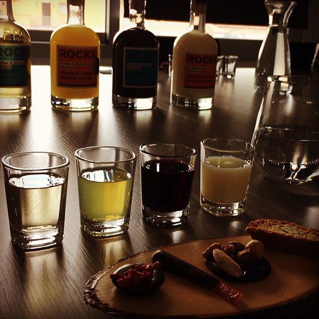 MariaDelaPenya's tweet photo. Este #finde estamos de #vitrum, asi que las catas se hacen en el stand! Ven a probar #licorartesanal hecho con mucho #mimo! #licor #liquor #craftedspirits #vermut #cata #maridaje #vermutmusical #vimbodí #vimbodiipoblet #vitrum2018 https://t.co/5DDHhGHxqk https://t.co/ZzAF1rIamk