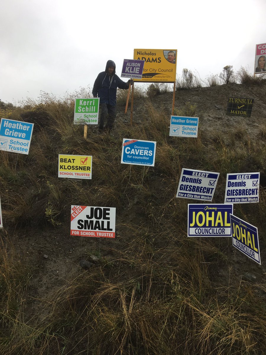 AlisonKlie's tweet image. It was a rainy Sunday but we got the last of the signs up! I might not have a lot but they sure are pretty!!
#electionsigns #kampaign18 #voteformealisonklie #helper #rainy