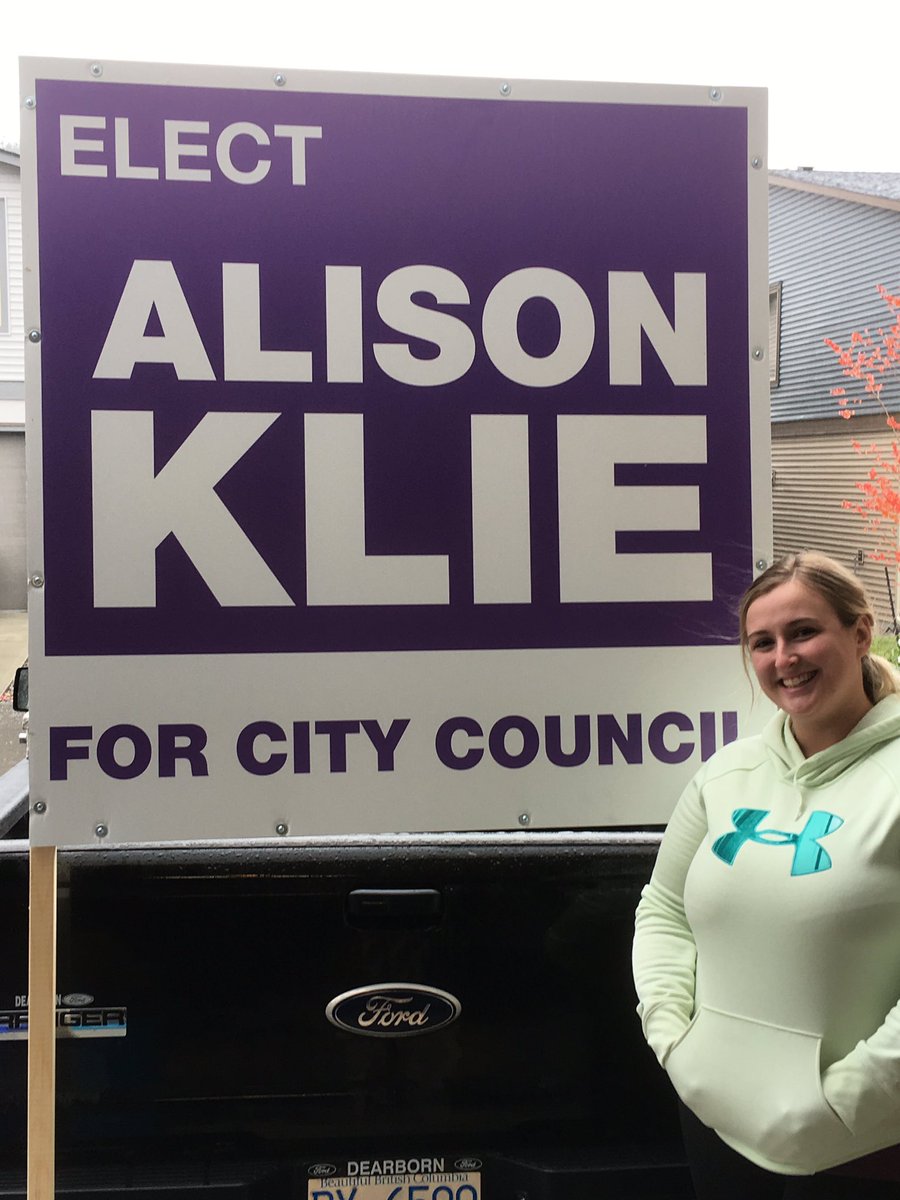 AlisonKlie's tweet image. It was a rainy Sunday but we got the last of the signs up! I might not have a lot but they sure are pretty!!
#electionsigns #kampaign18 #voteformealisonklie #helper #rainy