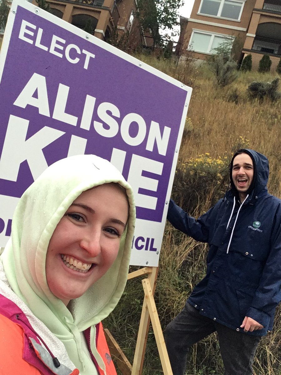 AlisonKlie's tweet image. It was a rainy Sunday but we got the last of the signs up! I might not have a lot but they sure are pretty!!
#electionsigns #kampaign18 #voteformealisonklie #helper #rainy