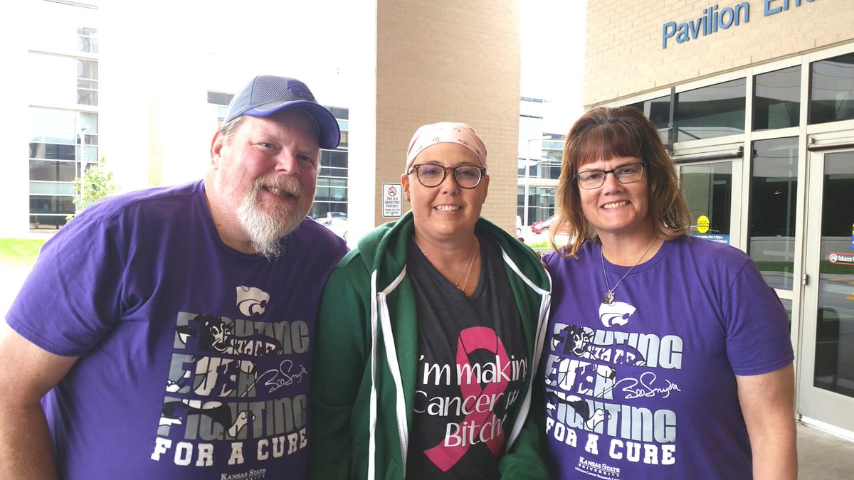 We're honored! Heather Pollom Bargo, '99 #KState marketing, celebrated her last day of chemotherapy Oct 2 in Omaha w/ Rob &amp; Carmen Day Kraus, '94 ag journalism. They gave her a Fighting for a Cure shirt to commemorate the milestone! #HelpKStateFightCancer  cancer.k-state.edu/newsevents/Fig…