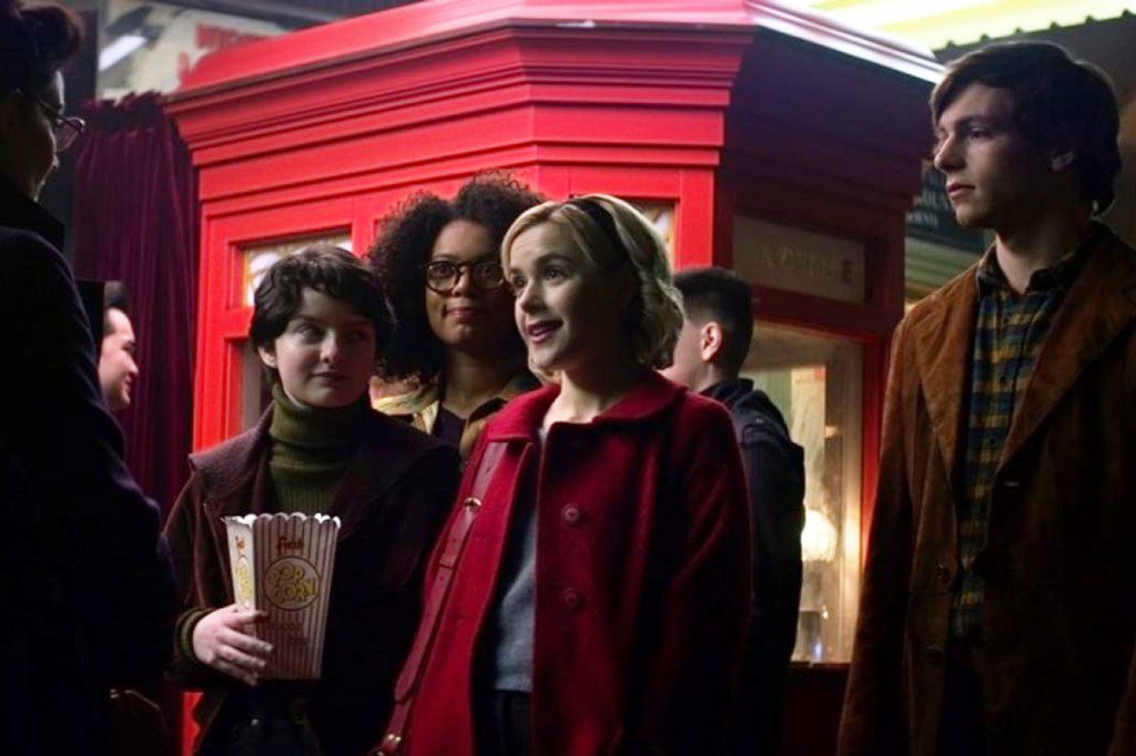 applausscom's tweet photo. Netflix lanza el tráiler de ‘El Mundo Oculto de Sabrina’ https://t.co/yA86dtZRCV https://t.co/7EjY8Gd0Zx