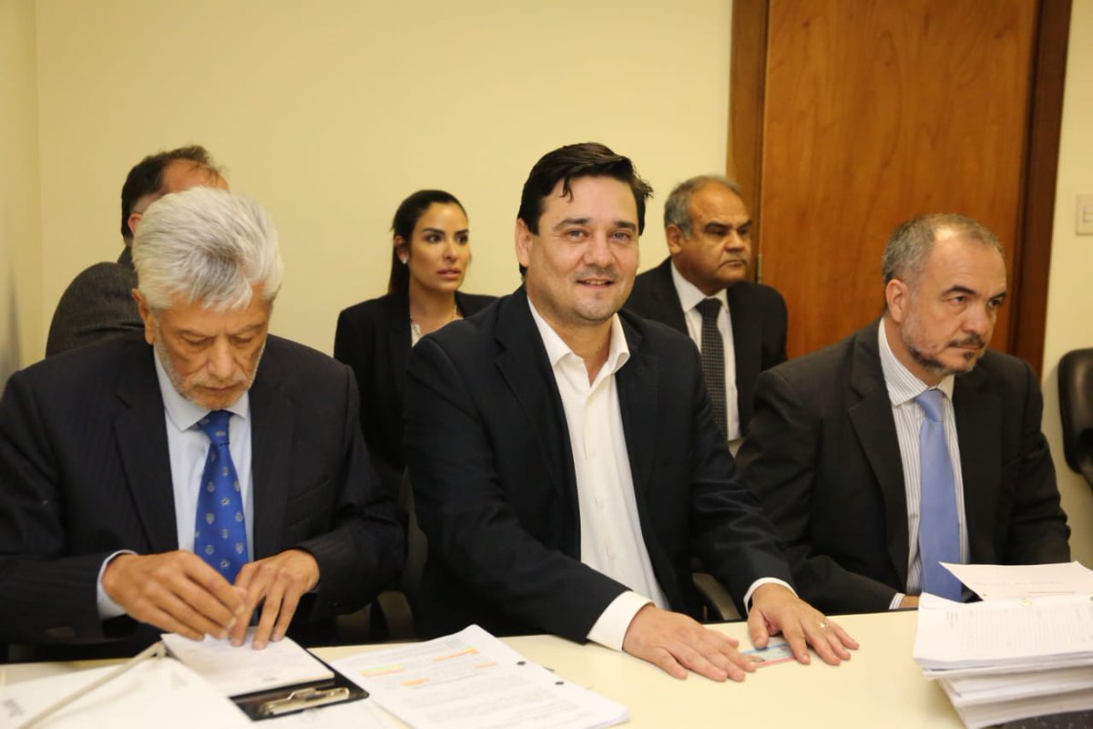Raulramirezpy's tweet photo. El senador Enrique Salyn  Buzarquis irá a juicio oral por supuesta usurpación de funciones públicas y lesión de confianza. @UltimaHoracom https://t.co/JVZsegPa4S
