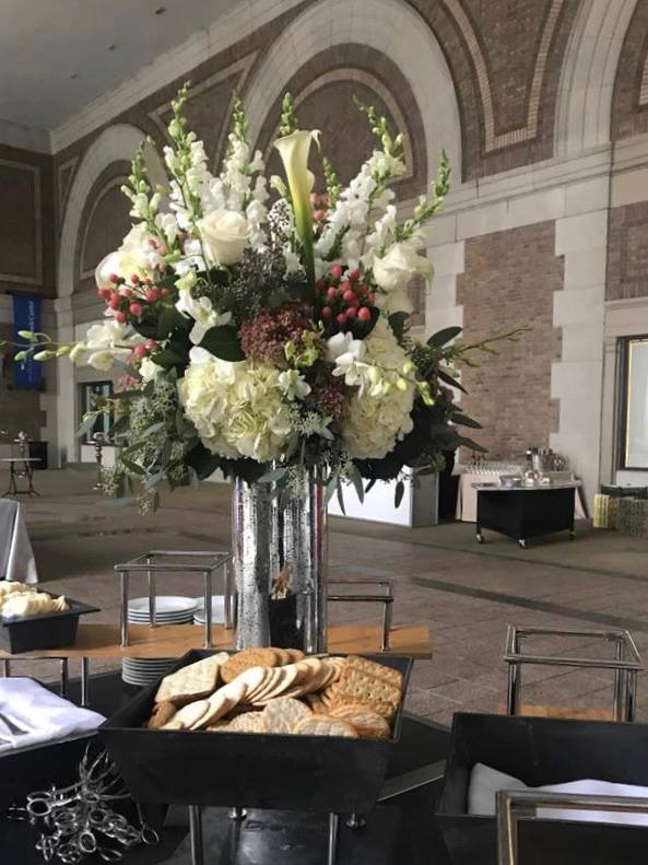 stapletonfloral's tweet photo. White Hydrangea Soirée at the @seaportboston #bostonflorist #eventflowers #designedinboston https://t.co/1igld9KoT3