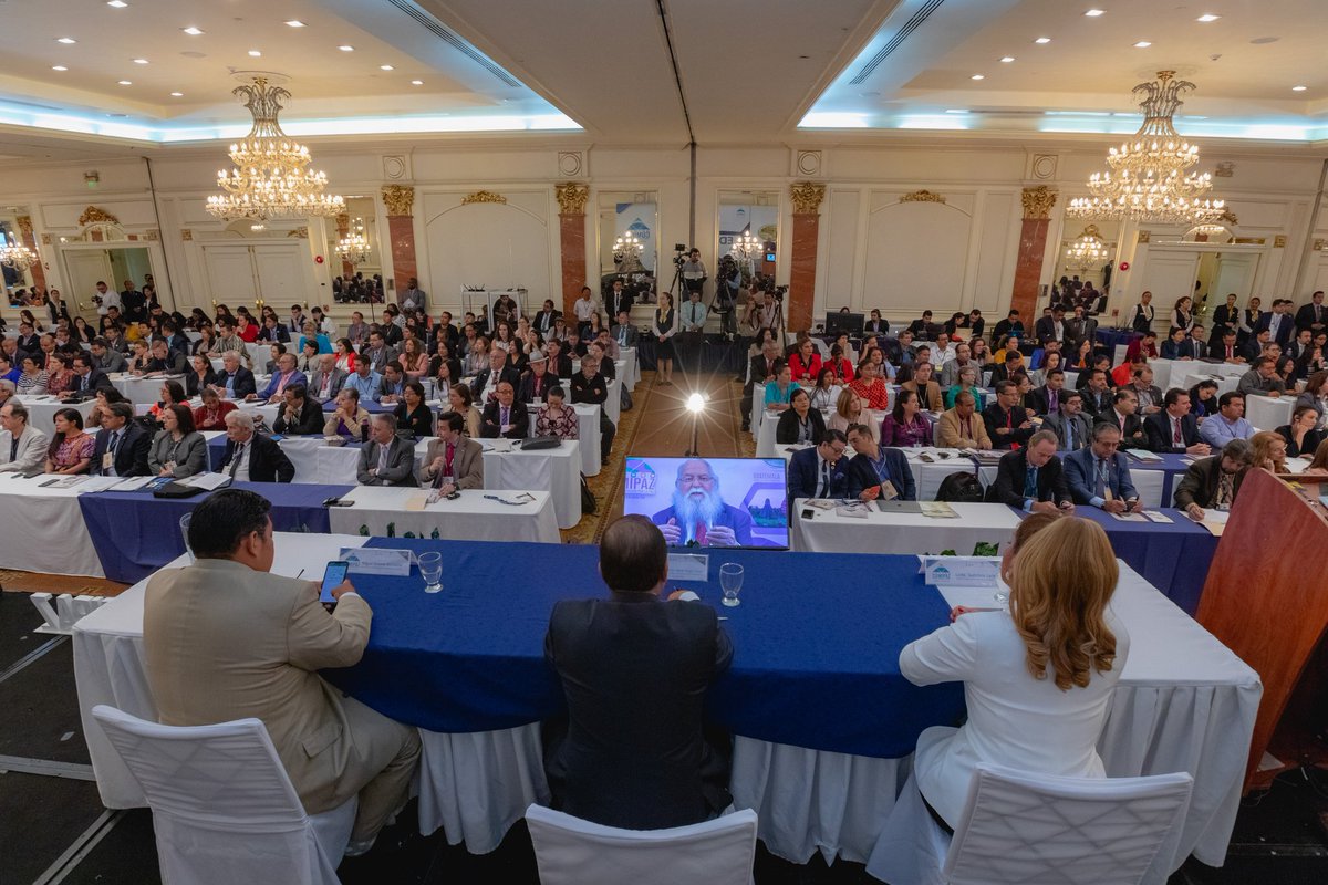 embajadaporpaz's tweet photo. "En la Cumbre le damos un especial énfasis a la educación, porque es un derecho fundamental y una herramienta importante que permite al ser humano crecer de manera integral" Dr. Soto #CUMIPAZ #EducacionIntegral https://t.co/eIXYzcWbek