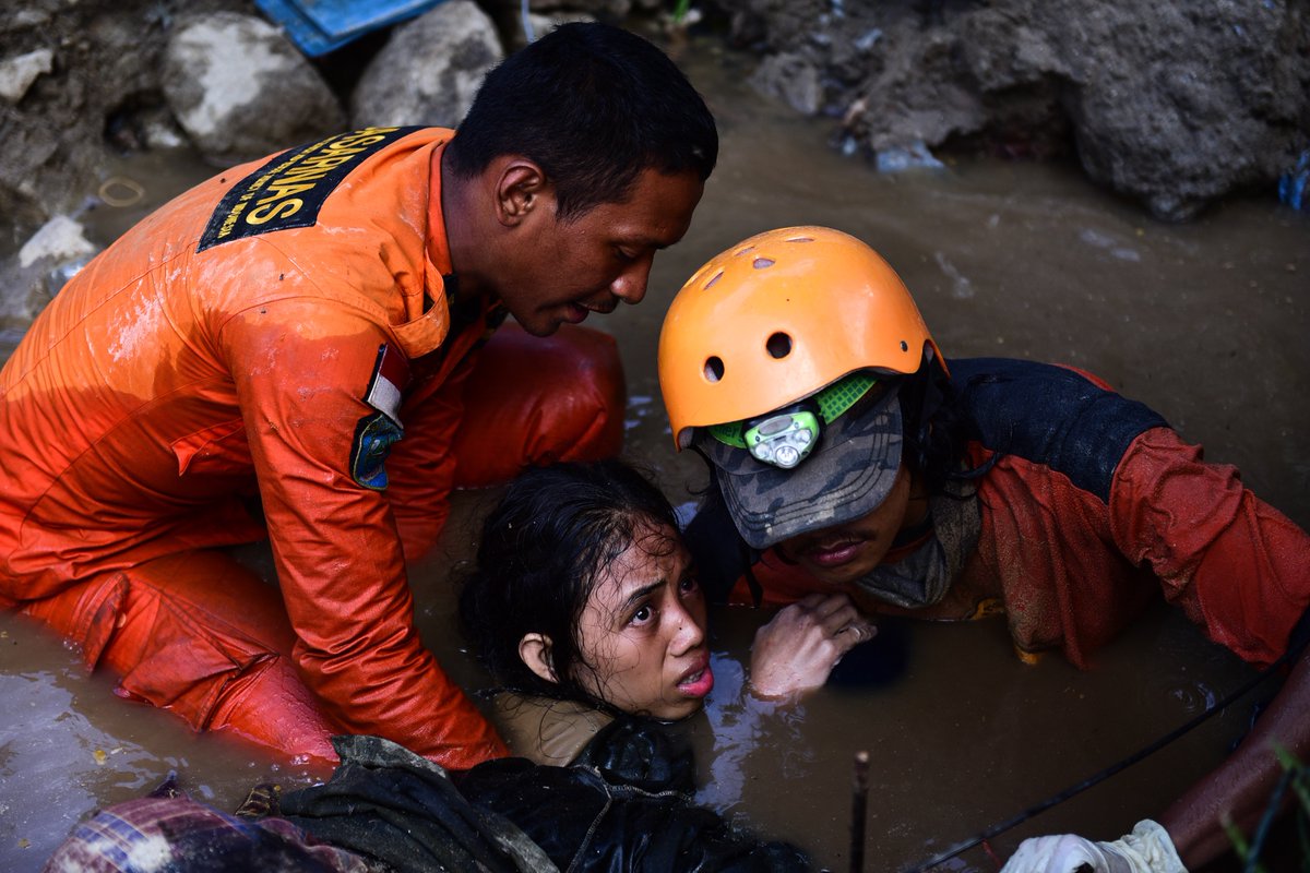 Indonesia: in stato di shock molti bambini rimasti orfani o che hanno perso i genitori.