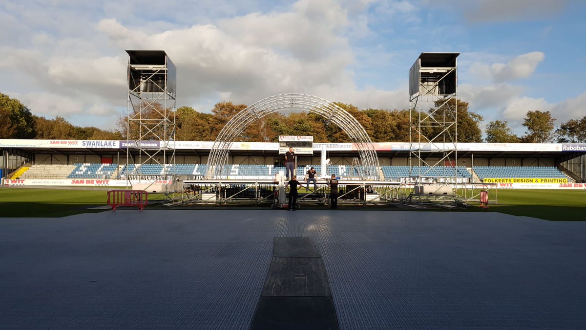 frisohuizinga's tweet photo. Zo, even bijkomen. @RaboIJmond Hockeyclinic voor 400 kids van @ijmondhockey (@HCSpaarndam, @Strawhockey, @bhcoverbos en @MHCUitgeest) was te gek! Nu focus op het stadionconcert @Telstar1963NV. #letsgo #RaboWeek  #ijmond https://t.co/q2NPjjQBbS
