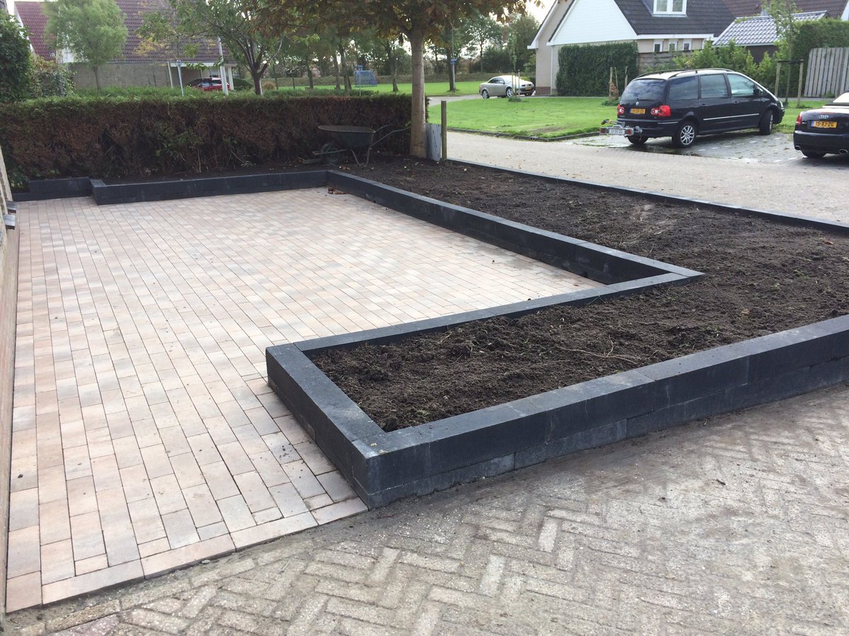hiemstrabestrat's tweet photo. We hebben vandaag #weer een mooie klus geklaard #Dokkum #bestrating https://t.co/FXOvgCyrDq https://t.co/nd1yxXXfHc