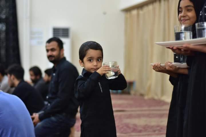 hunainzaydi's tweet photo. Kids serving water to Azadaran Imam Hussain ع at the combined Shia Sunni Majlis.
#ideas9 #HussainSabKa https://t.co/9ZGkL2Ba8N