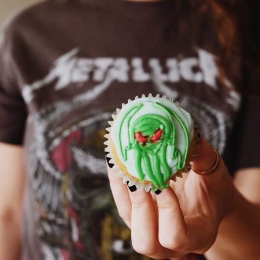 caskandquill's tweet photo. Halloween Cthulhu Cupcake Idea, Inspired by Lovecraft https://t.co/pyljD4iLU0 https://t.co/apwVYPOYjZ