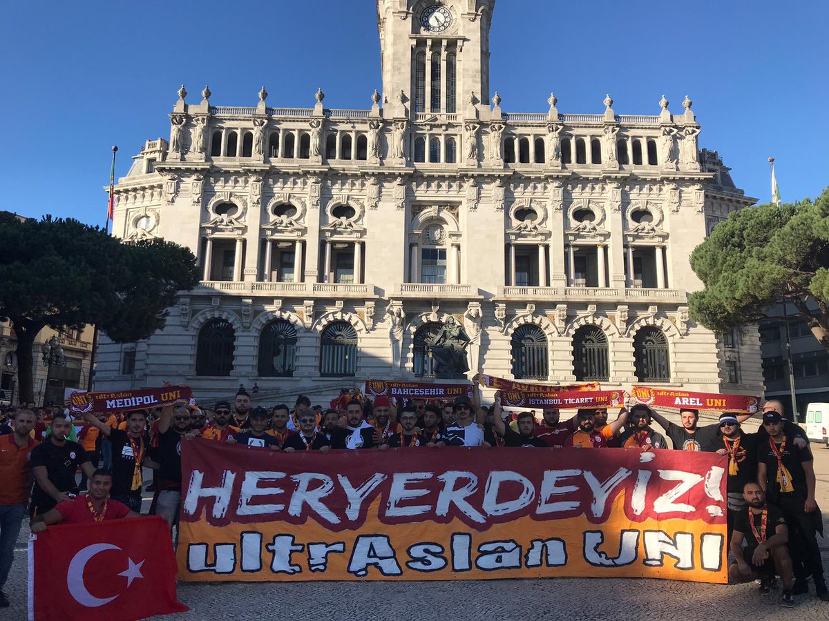 UNIOldBoys's tweet photo. GALATASARAY TRİBÜNÜ PORTEKİZ’DE!
Koşalım Zaferlere Bu Büyük Taraftarla...
Koyalım Moskova’ya Porto’ya...
#UCL #GSvsPorto https://t.co/xpWCKvPLUC