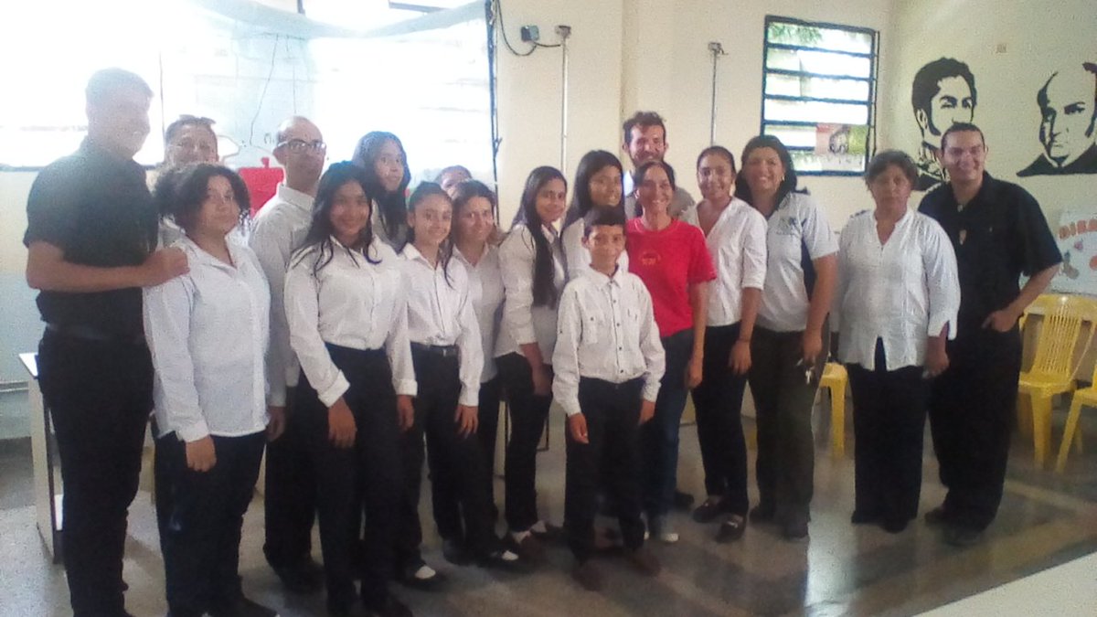 Presentación del Coro Juvenil del núcleo CICPC Lara en el Liceo Bolivariano Cotopaul...