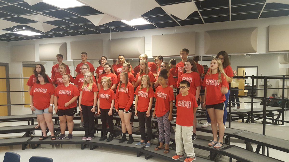 Destry1980's tweet photo. Check out the CHS Choir modeling their new shirts! #clintonmocards https://t.co/gizTr1MWBC