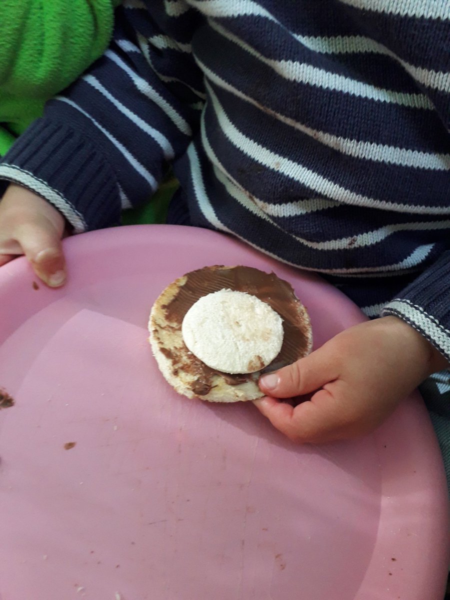 CleoAlper's tweet photo. Perfect morning running Nature Tots in Friston forest this morning. all of us went totally bonkers for Conkers 🎉 lots of Conker creations, the annual Conker throwing championship and other fun games. This is why I love Autumn 🍁🍂🍃 #LedermanTrainee #NatureTots @SussexWildlife https://t.co/HZgmt6apm0