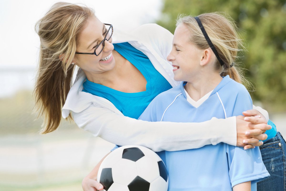 activeforlife's tweet photo. In this #podcast from #ActiveForLife, @cjknight and @MonetteRichard talk about the important role that #sportsparents play in their children's involvement in sport: https://t.co/xzCJcmJlUr #pisw https://t.co/AFR1M5fIHv