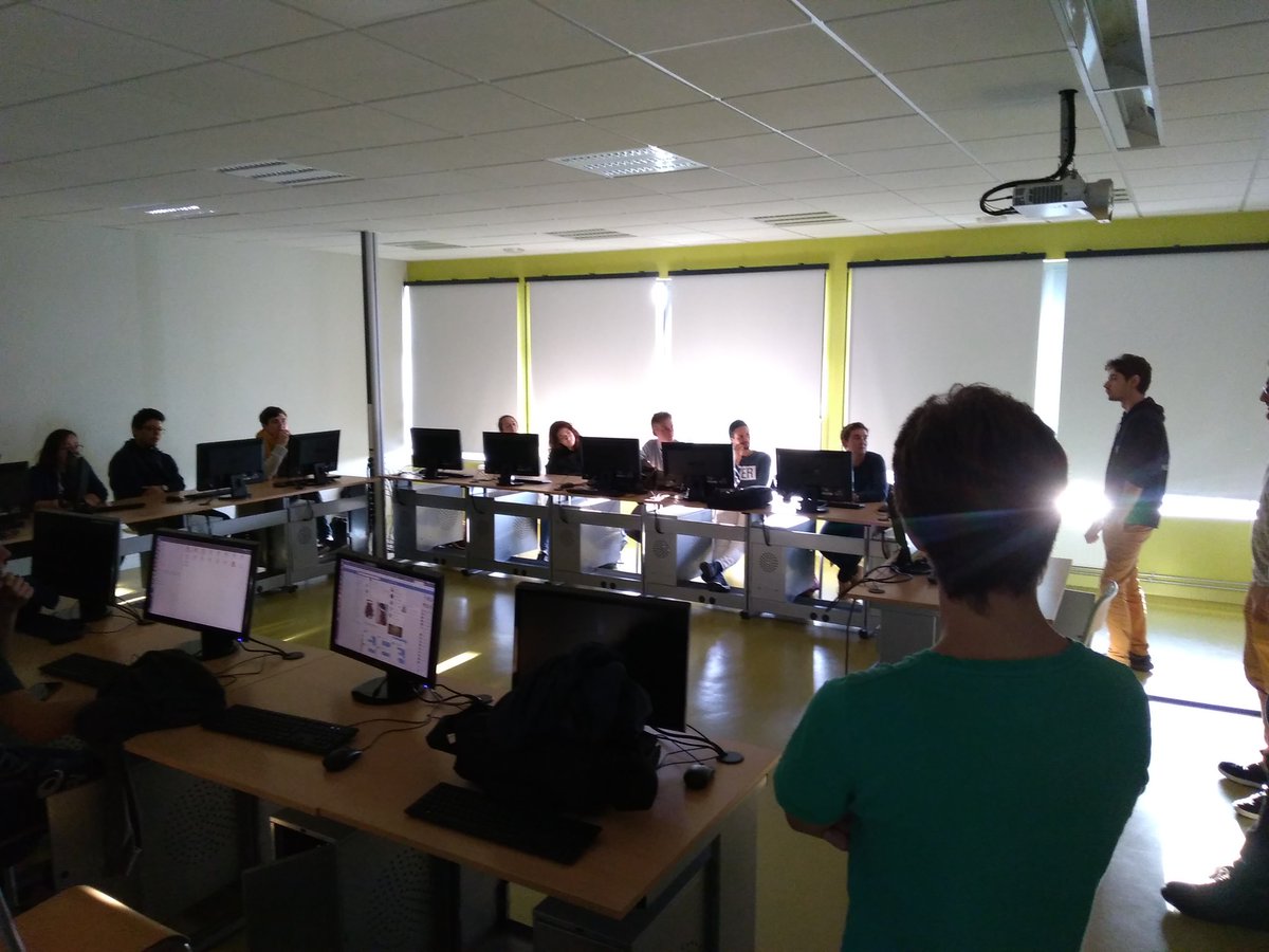 ENSIMissionLab's tweet photo. #Aplicaen forme ses pioupious ! 

Avec la rentrée les nouveaux arrivants dans l'école commencent à être former pour reprendre le conseil d'administration.

En ce moment même ils découvrent l'univers des #JuniorEntreprises https://t.co/ytfr5tmEn2