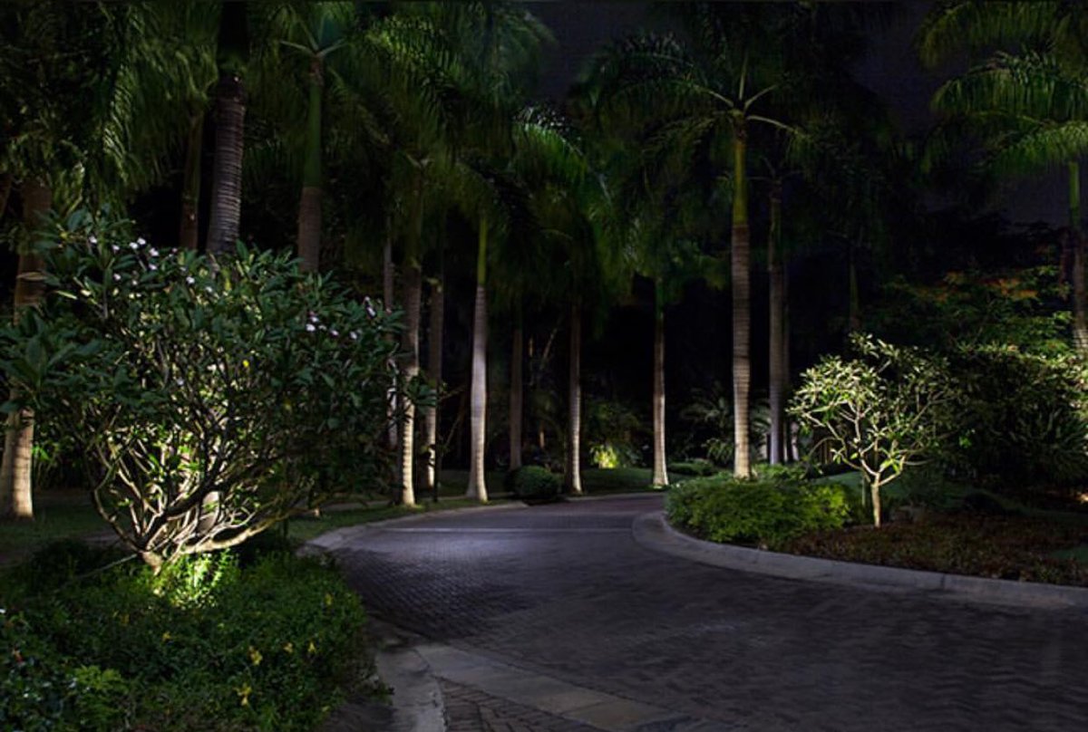 CLPlighting's tweet photo. The front entrance lighting to The St. Regis Bahia Beach Resort in lights up so nicely at night! These pics were taken in Puerto Rico... comment your thoughts below 👇🏼 
#puertorico #lakeworth #lights #lightfixtures #beachresort #beach #lit #lighting #led #outdoorlights https://t.co/Jf3jiz1WaL