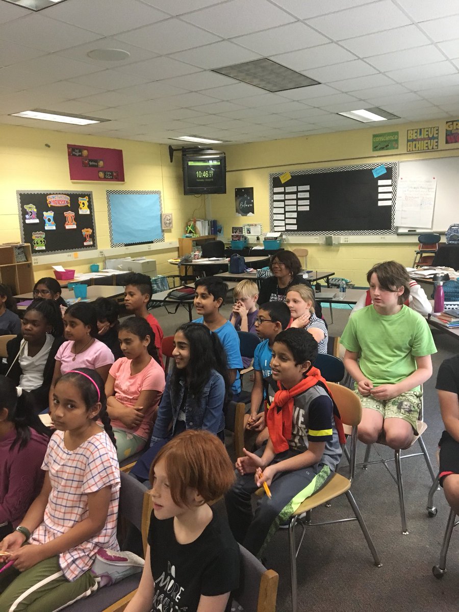 KerryAMere's tweet photo. This morning my students had the awesome opportunity to video present/chat with a group of kids in Sonora, Mexico 🇲🇽!! Thanks @EmpaticoOrg for connecting us #howiparticipate #EsperanzaRising https://t.co/vRe1XKPcPI