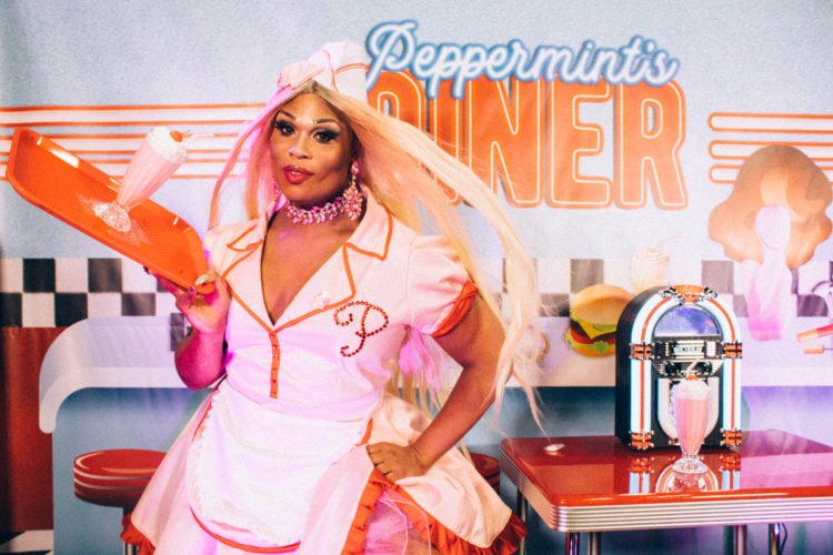 GAYLETTER's tweet photo. PHOTOS FROM @RuPaulsDragCon DAY 3 โ https://t.co/89AfV4XqHb
@rupaul @RuPaulsDragRace #DragCon #DragCon2018
@Peppermint247
@TheRealAbhora
@nicolepbrooks
@Carmen_Carrera
@miz_cracker
and many more... https://t.co/dh25iGLoEd