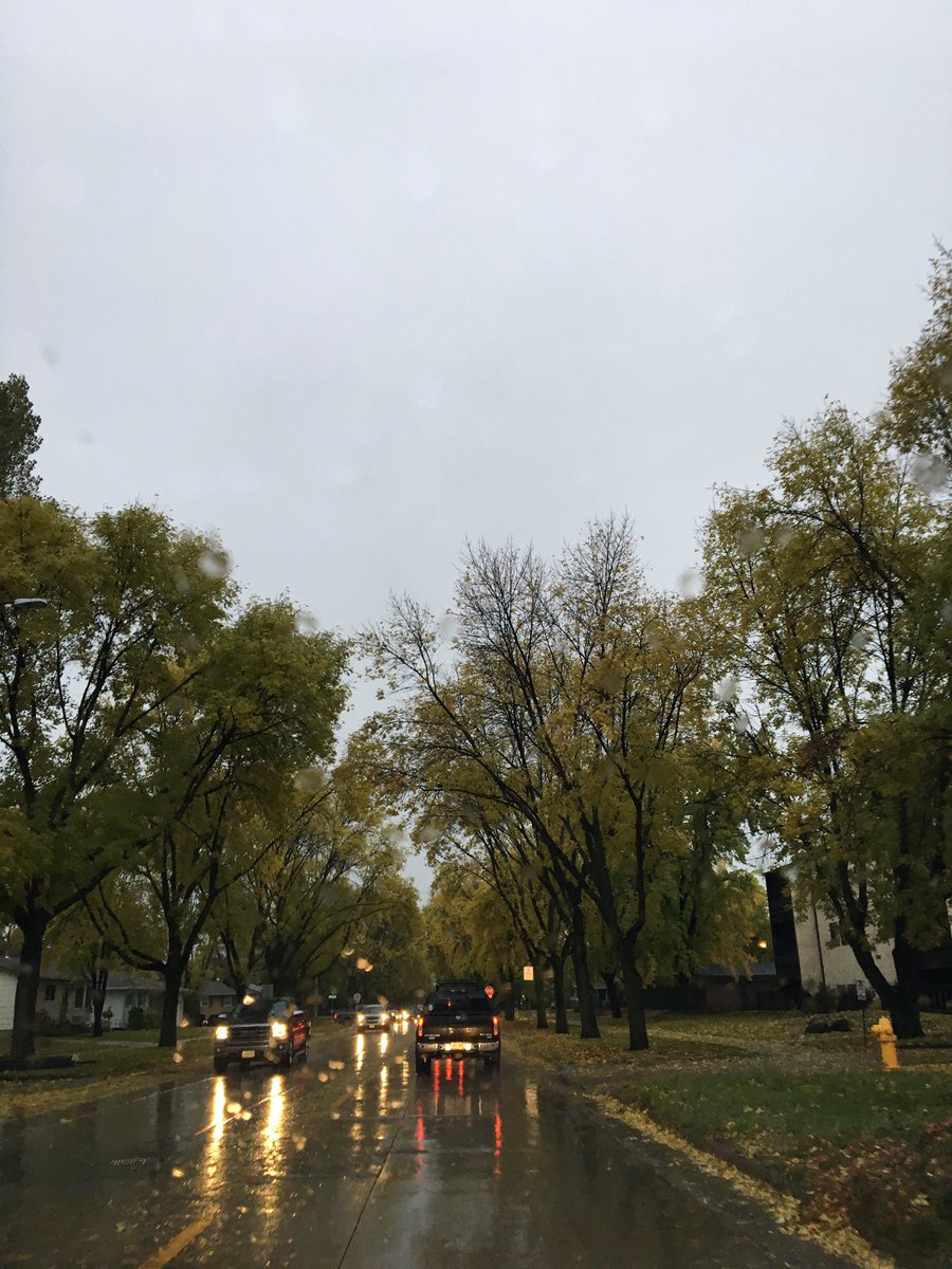 ComOptAshley's tweet photo. Fall is still in the air in Grand Forks. #wintercanwait https://t.co/z2P54UaJue
