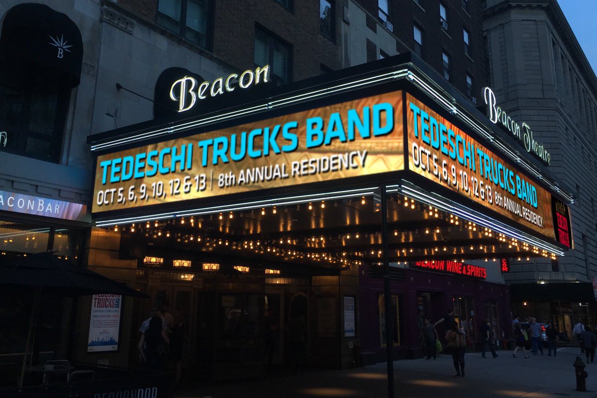 DerekAndSusan's tweet photo. It’s Beacon season! Six sold out nights start on Friday. See you there! https://t.co/HXQp31Gynm