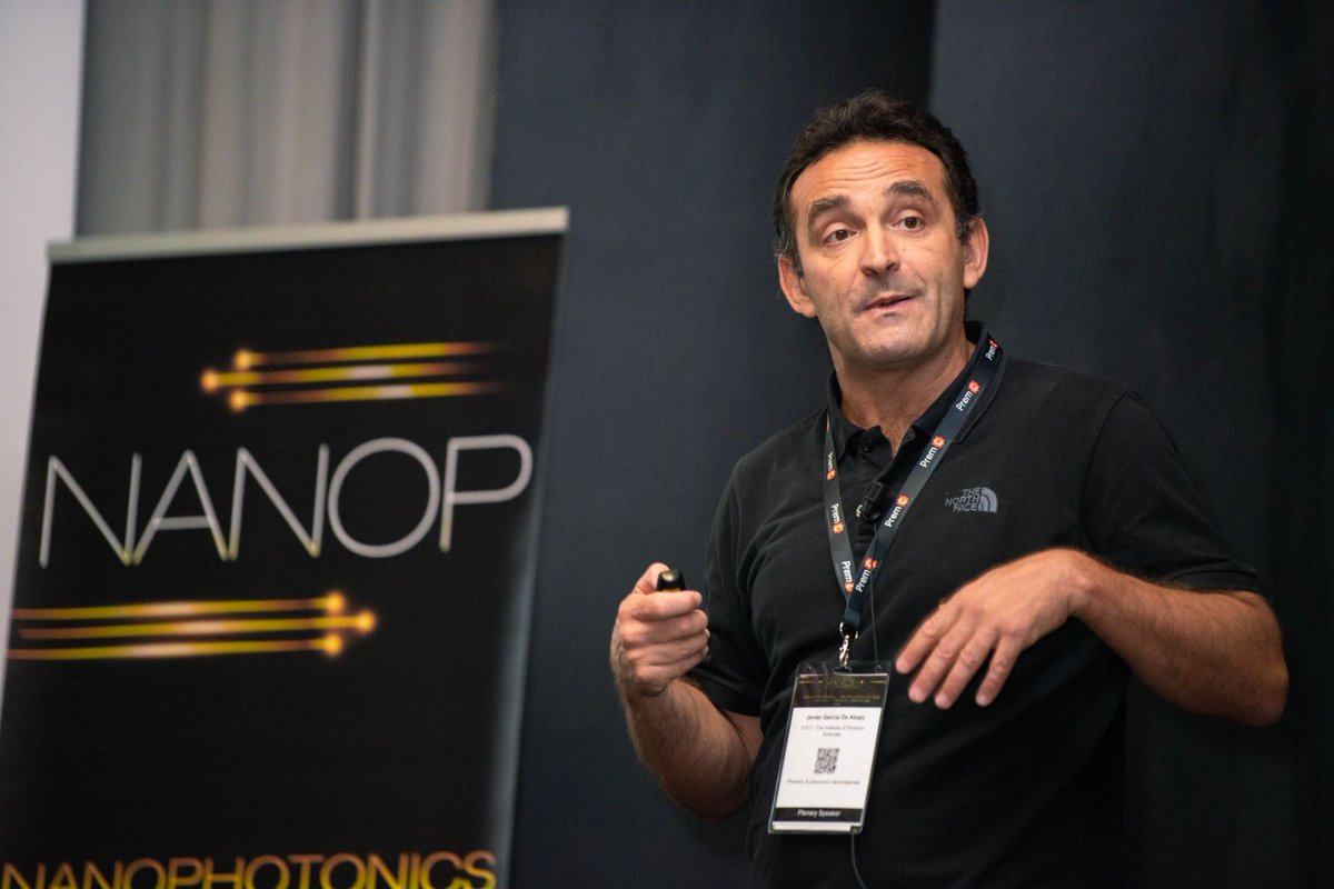 Novel and advanced optical study of Graphene ad material to control light
at atomistic level, given by Prof. Javier Garcia De Abajo from <a href="/ICFOnians/">ICFO</a> , one of the leader of the field! #NANOP2018 #plenaryspeech
