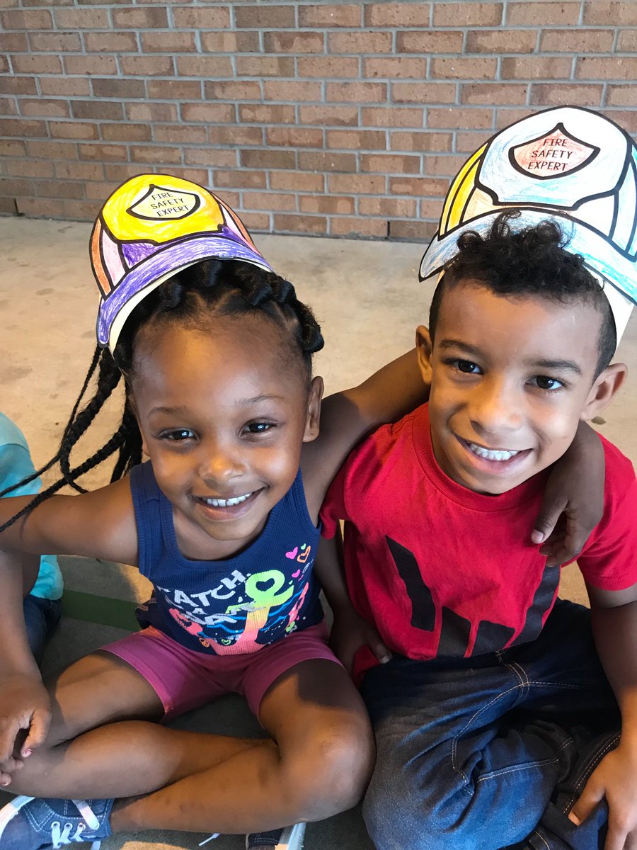 PaigeLemily's tweet photo. Fire safety experts! @mcpsevergreen https://t.co/OpQRfUVyYl