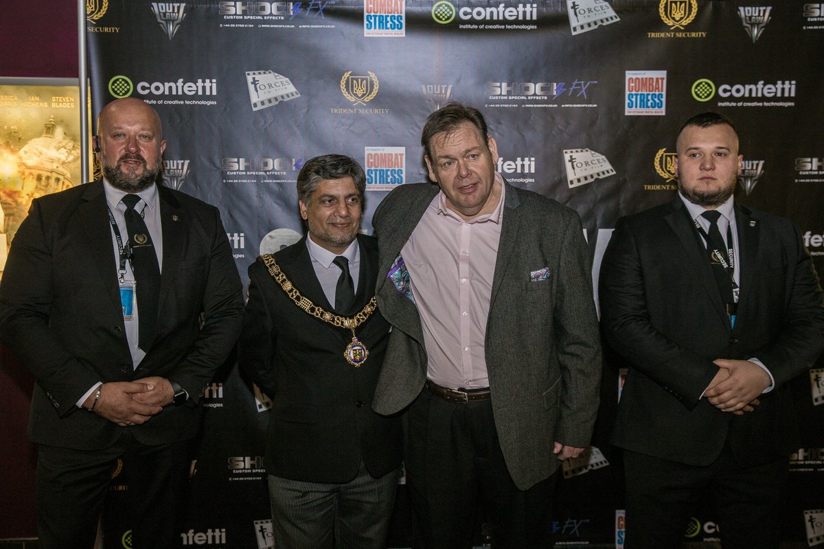 Tr1dentsecurity's tweet photo. #security #securityservices #nottingham #nottinghamsecurity #bodyguard #closeprotection #doorsupervisor #sia #settingstandards #work #mayor #mayorofnottingham #cineworld #moviepremier #movie #outlawed #moviesecurity #actor #actorsecurity https://t.co/nZZ46DpWAq