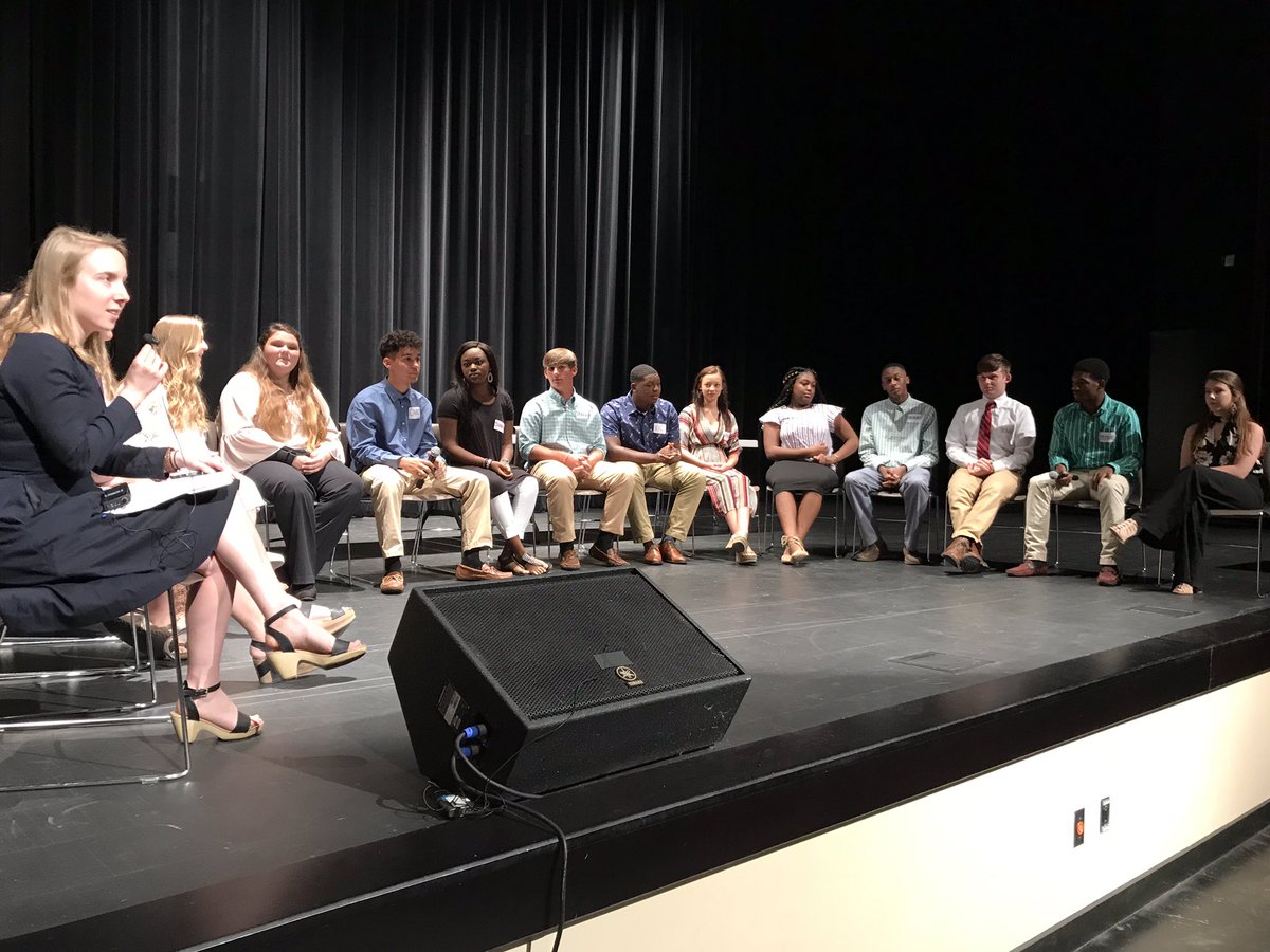 aptvEducation's tweet photo. Our student panel consists on students from Washington County! Theyโre doing a great job! #AmGradAL https://t.co/7vEgDAZKFz