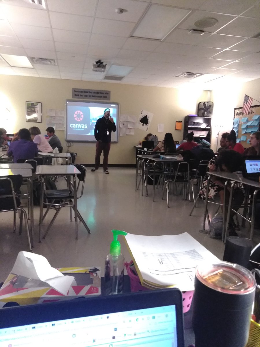 BeckyLauderdal1's tweet photo. Mr. Leroy came to help us get logged in to our 1:1 laptops today.  Then poetry research &amp; notes began! @sanmarcoshigh1 https://t.co/t0P6ImjwGn