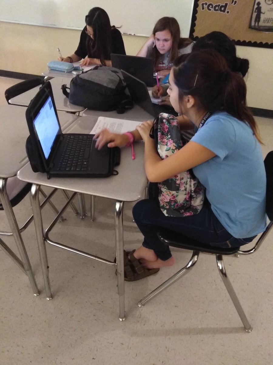 BeckyLauderdal1's tweet photo. Mr. Leroy came to help us get logged in to our 1:1 laptops today.  Then poetry research &amp; notes began! @sanmarcoshigh1 https://t.co/t0P6ImjwGn
