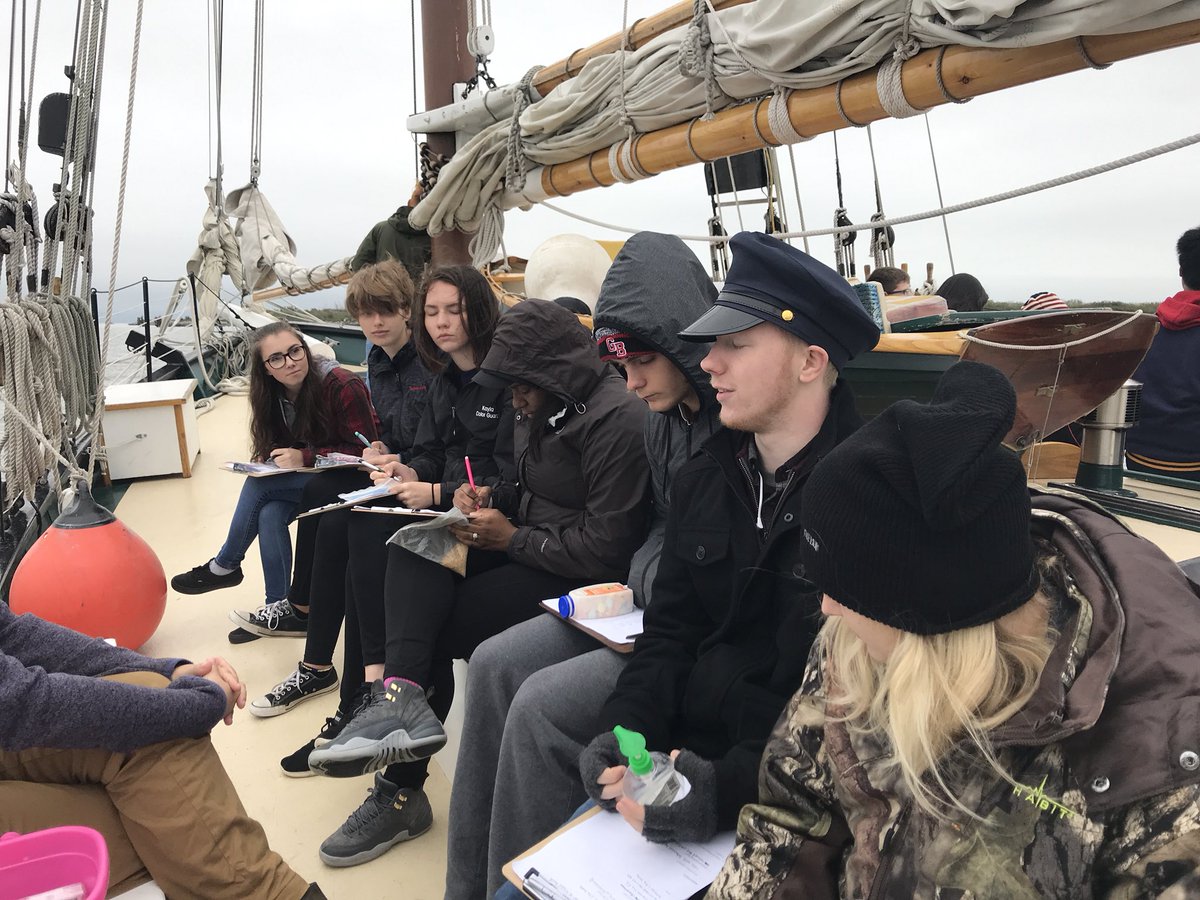 suzpowers's tweet photo. Even if it’s cold ands little rainy... still my favorite day of the school year! #APES #GBHSOurStory https://t.co/b2F1ZrfogU
