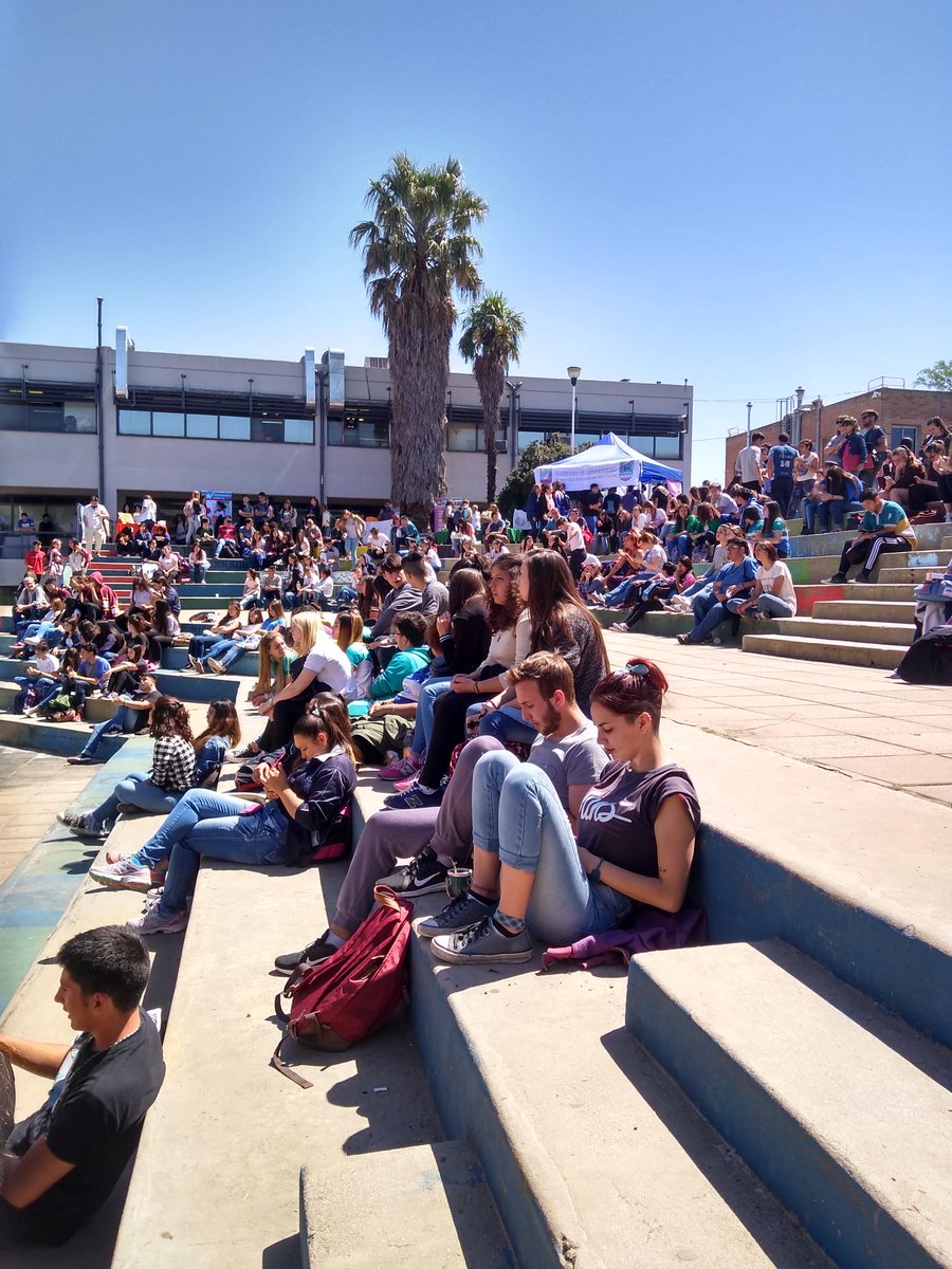 CambianElAireOk's tweet photo. ¡JORNADA UNIVERSITARIA DE PUERTAS ABIERTAS!
Kingston jam le da la bienvenida a la Universidad pública, gratuita y de calidad a todxs lxs estudiantes. ¡La uni ya es de ustedes!
#jupa #unrc #universidad #riocuarto #riocuartocity
@IngresantesUNRC https://t.co/U2dzF3hIjN