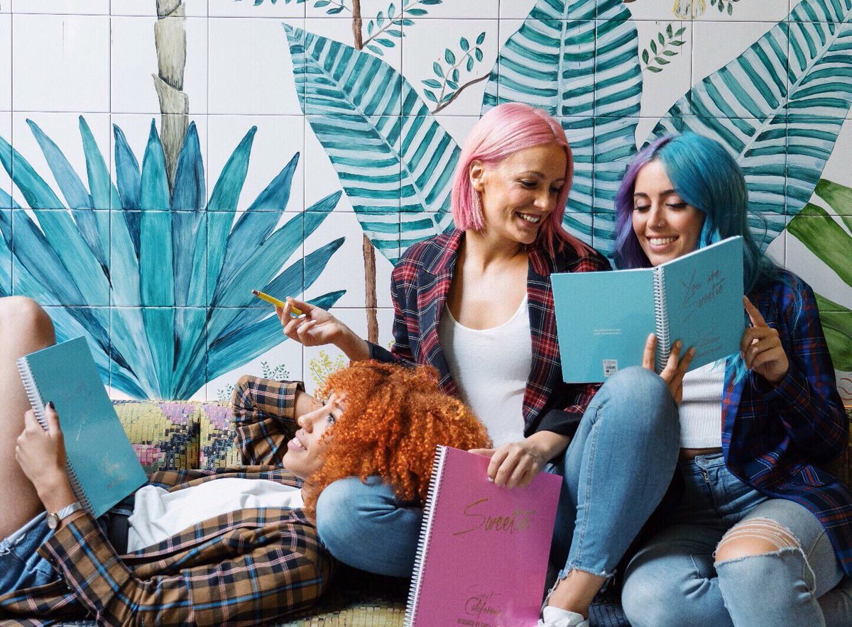 SweetCalifornia's tweet image. ¿Azul 💙 o Rosa 💗? 
Sea como sea que tenga un toque de glitter para brillar!! 
@¡No te quedes sin nuestros cuadernos Sweetie diseñados por @chiclove_official !                            chiclove.com/es/sweetie