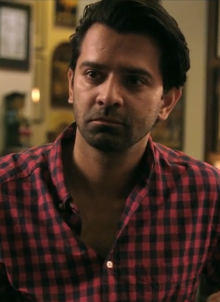 TeamSobtians's tweet photo. Quick caps on the phone. Just because one must, because one has to, because oh, it’s Samar. #TheGreatIndianDysfunctionalFamily #SamarTime #BarunSobti https://t.co/lYi8iPEKNS