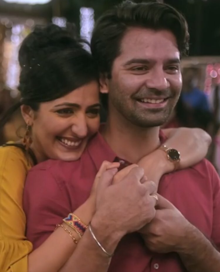 TeamSobtians's tweet photo. Quick caps on the phone. Just because one must, because one has to, because oh, it’s Samar. #TheGreatIndianDysfunctionalFamily #SamarTime #BarunSobti https://t.co/lYi8iPEKNS